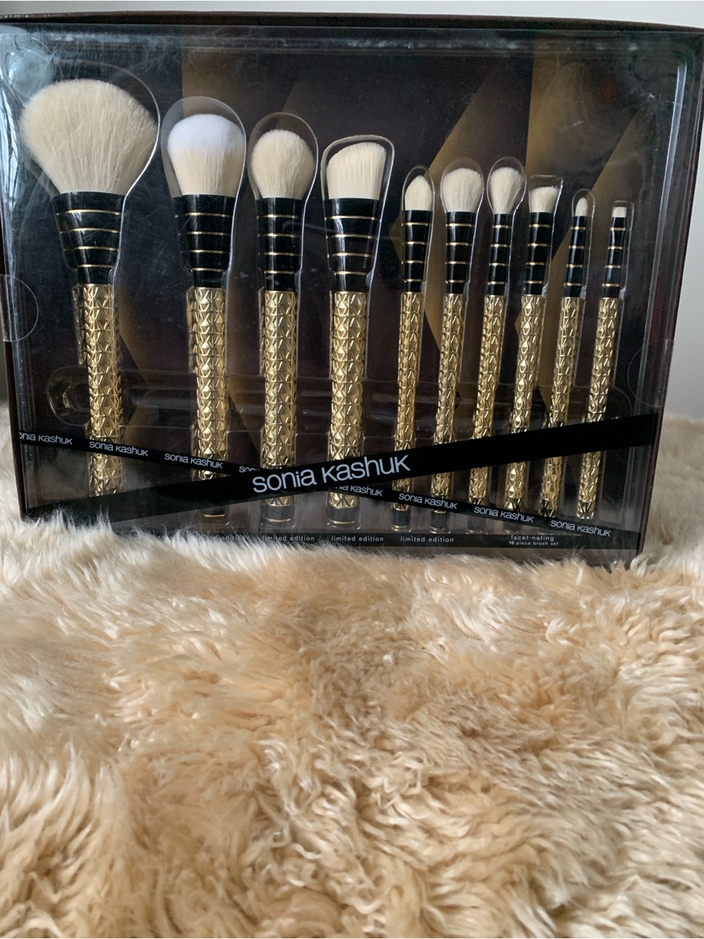 NIB: Sonia Kashuk Gold Handle Makeup Brush Set - White Bristles